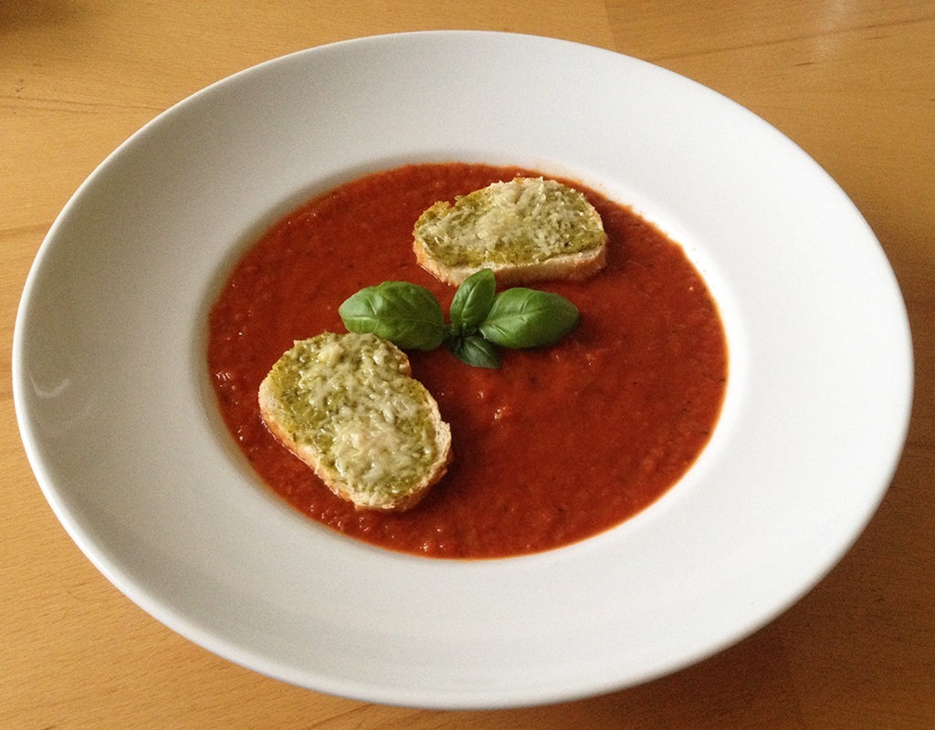 Tomatensuppe mit Pecorino Crostini - Rezept